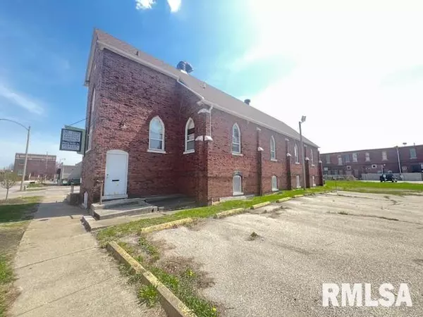 360 E FERRIS ST, Galesburg, IL 61401-4305