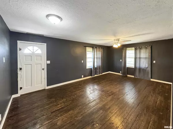 Mt Sterling, IL 62353,213 E MAIN ST