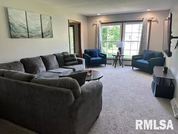 Jacksonville, IL 62650,137 CHESTNUT ST