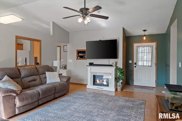 Athens, IL 62613,504 N Bitterroot DR