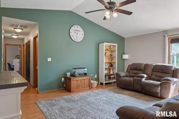 Athens, IL 62613,504 N Bitterroot DR