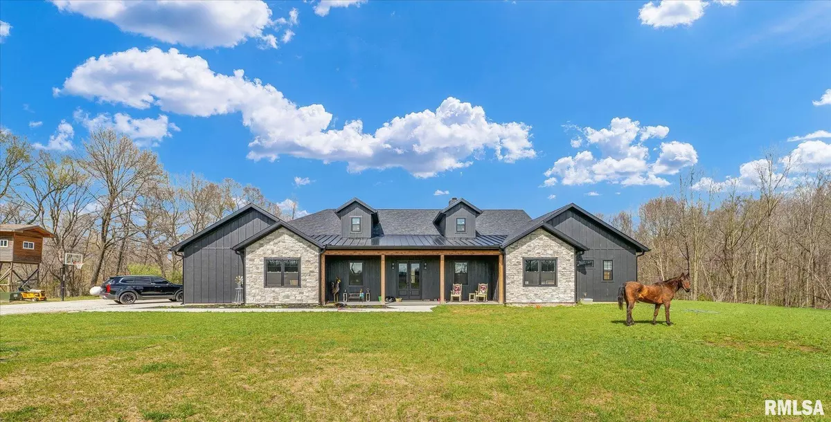 Charleston, IL 61920,15295 E County Road 150 N