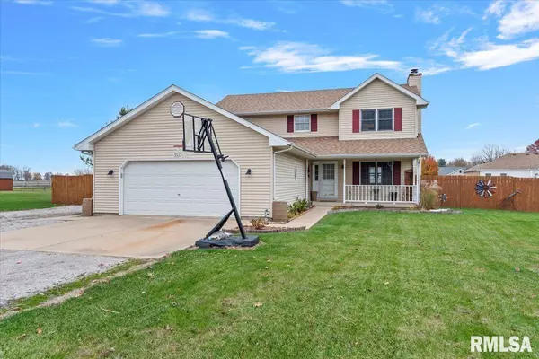 802 N CLOVER CT, Athens, IL 62613