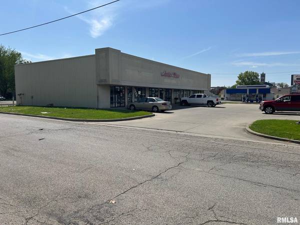 115 W PARK ST, Taylorville, IL 62568