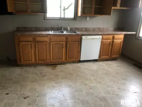 Camp Point, IL 62320,312 W YORK ST