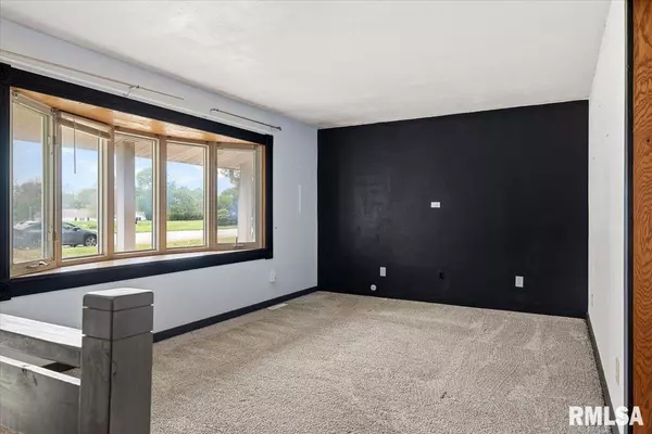 Pleasant Plains, IL 62677,527 E State Route 125