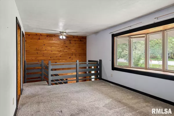 Pleasant Plains, IL 62677,527 E State Route 125