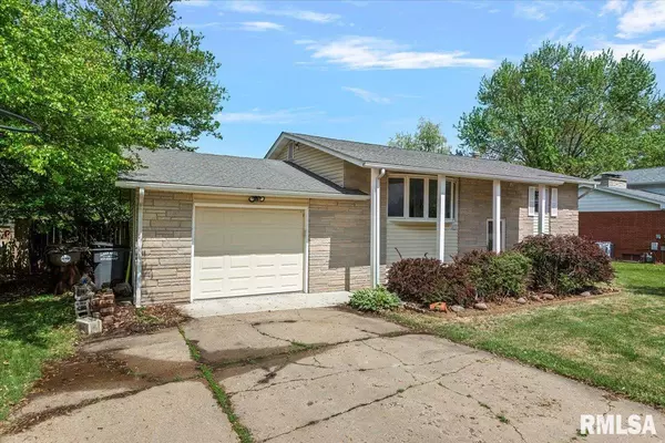 Pleasant Plains, IL 62677,527 E State Route 125