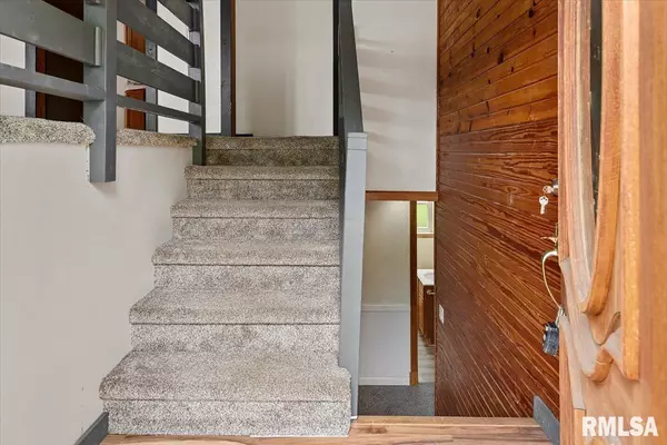 Pleasant Plains, IL 62677,527 E State Route 125