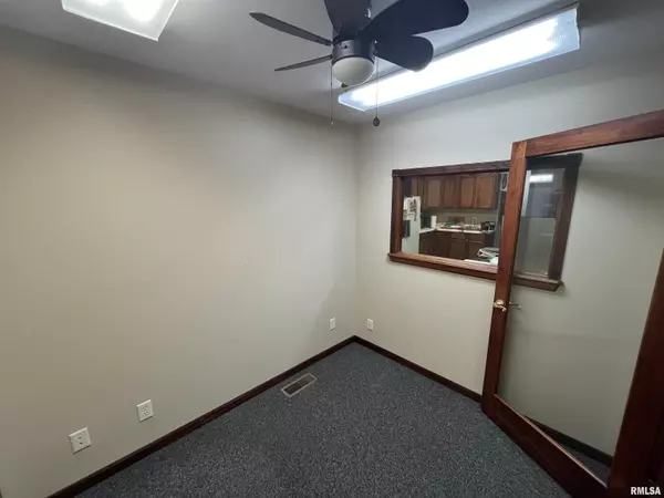 Virden, IL 62690,145 E JACKSON ST