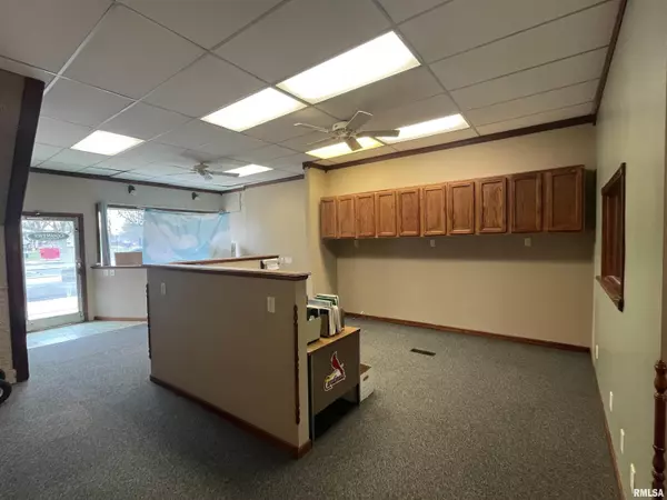 Virden, IL 62690,145 E JACKSON ST