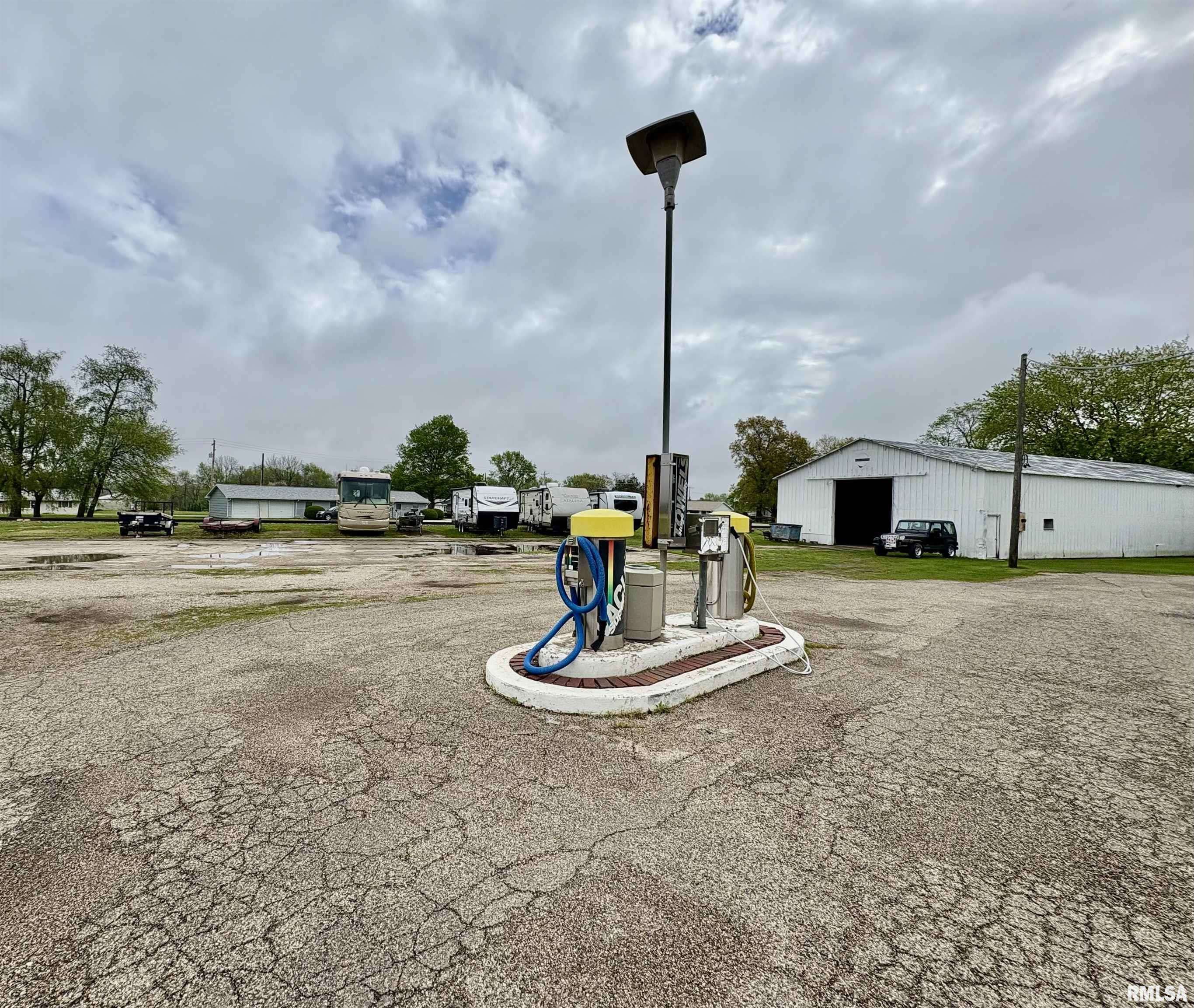 Knoxville, IL 61448,401 HENDERSON RD