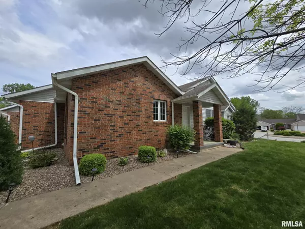 Quincy, IL 62305,2704 Kings Pointe NE #2704