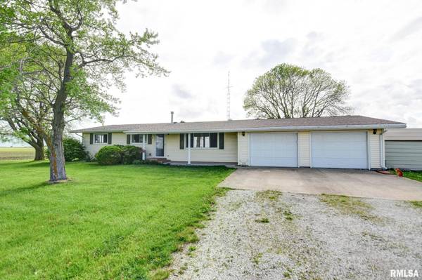 2247 N 1900 E RD, Stonington, IL 62568