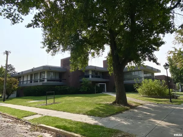 Jacksonville, IL 62650,621 E BEECHER AVE