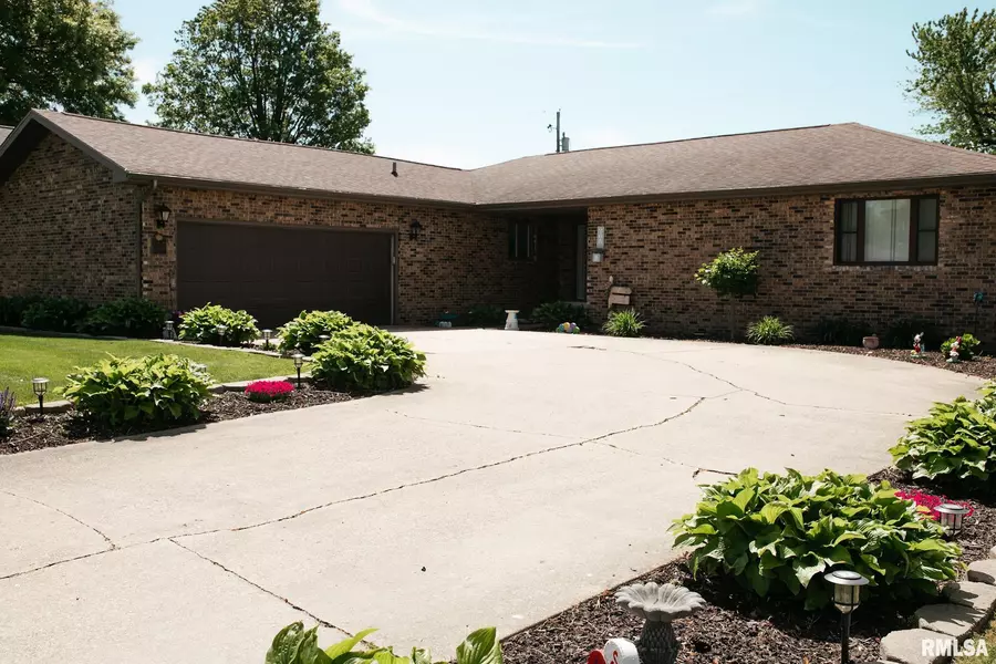 205 HICKORY ST, Kincaid, IL 62540