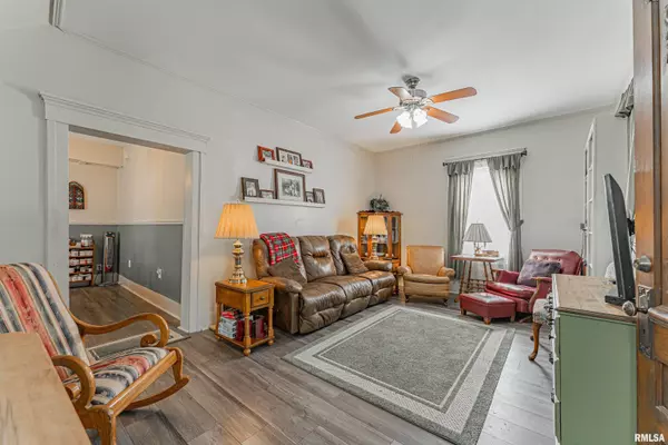 Atlanta, IL 61723,206 NW VINE ST