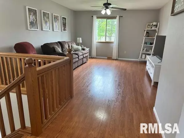 Jacksonville, IL 62650,11 GRAND AVE