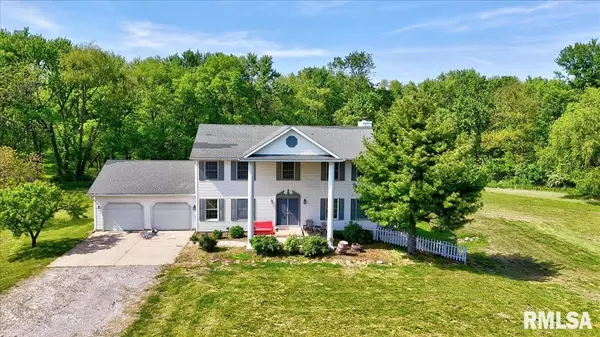 43 Devine DR, Riverton, IL 62561