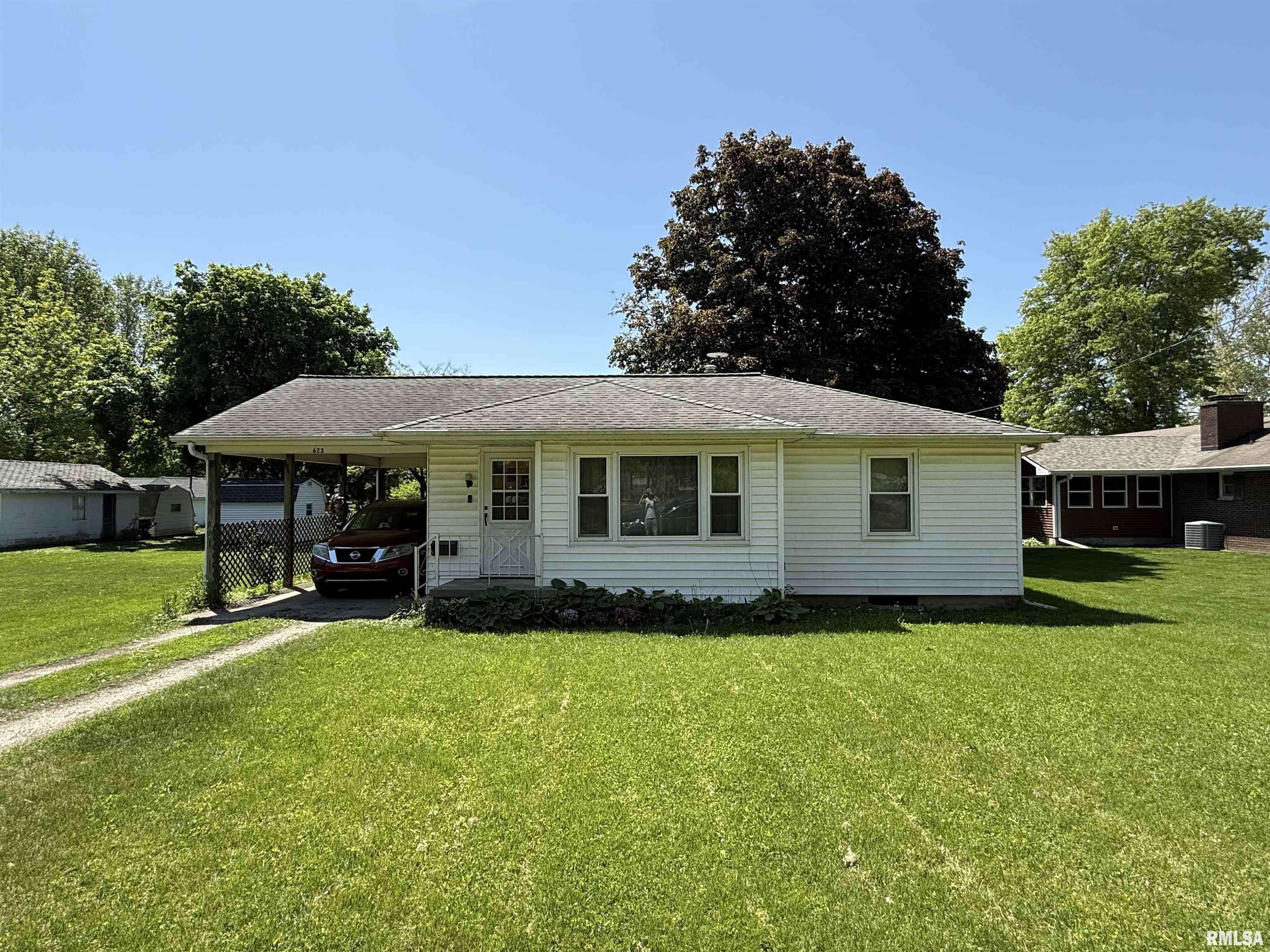 623 W WALNUT ST, Mason City, IL 62664