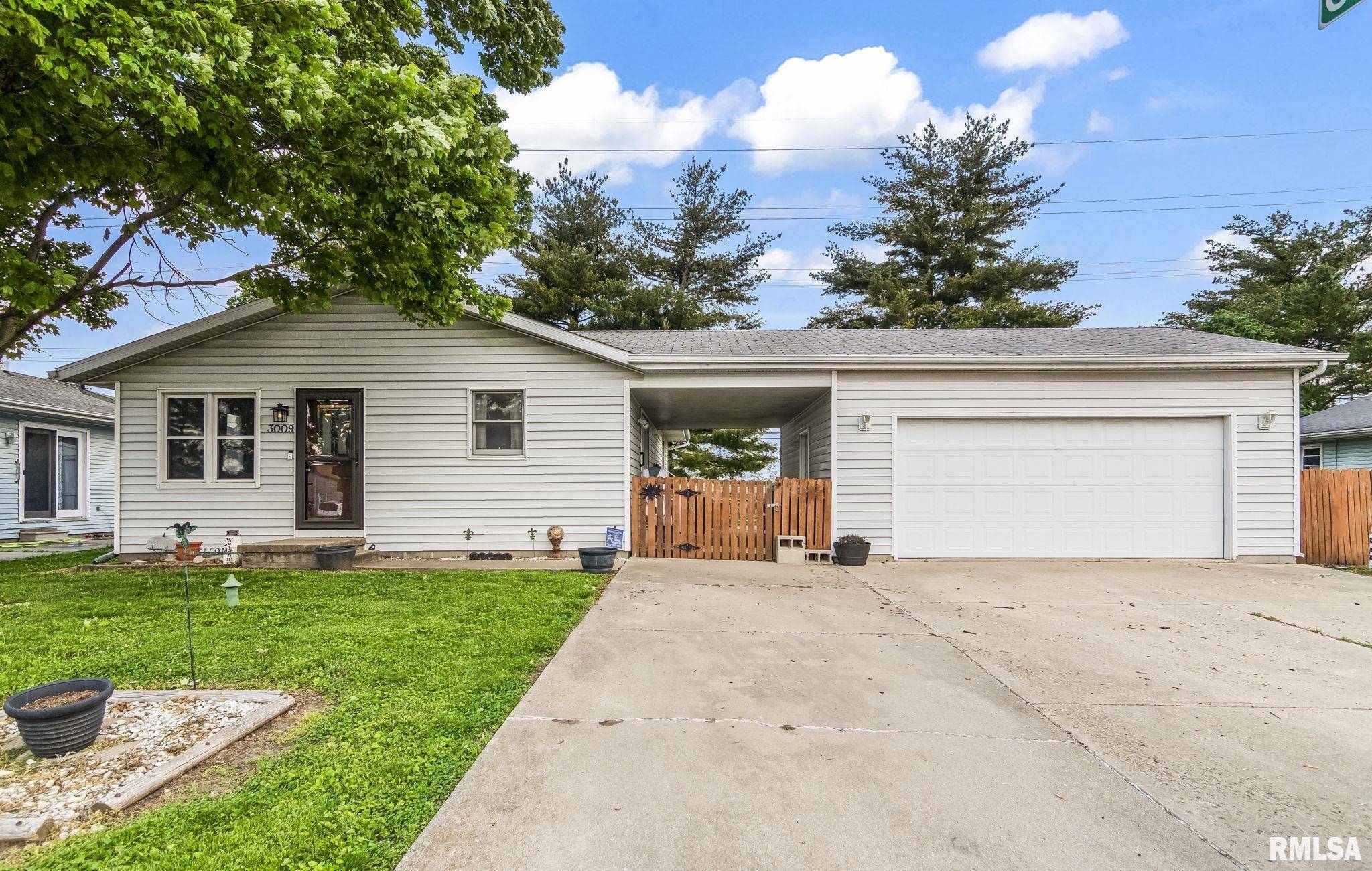 3009 Shadowfax DR, Springfield, IL 62707