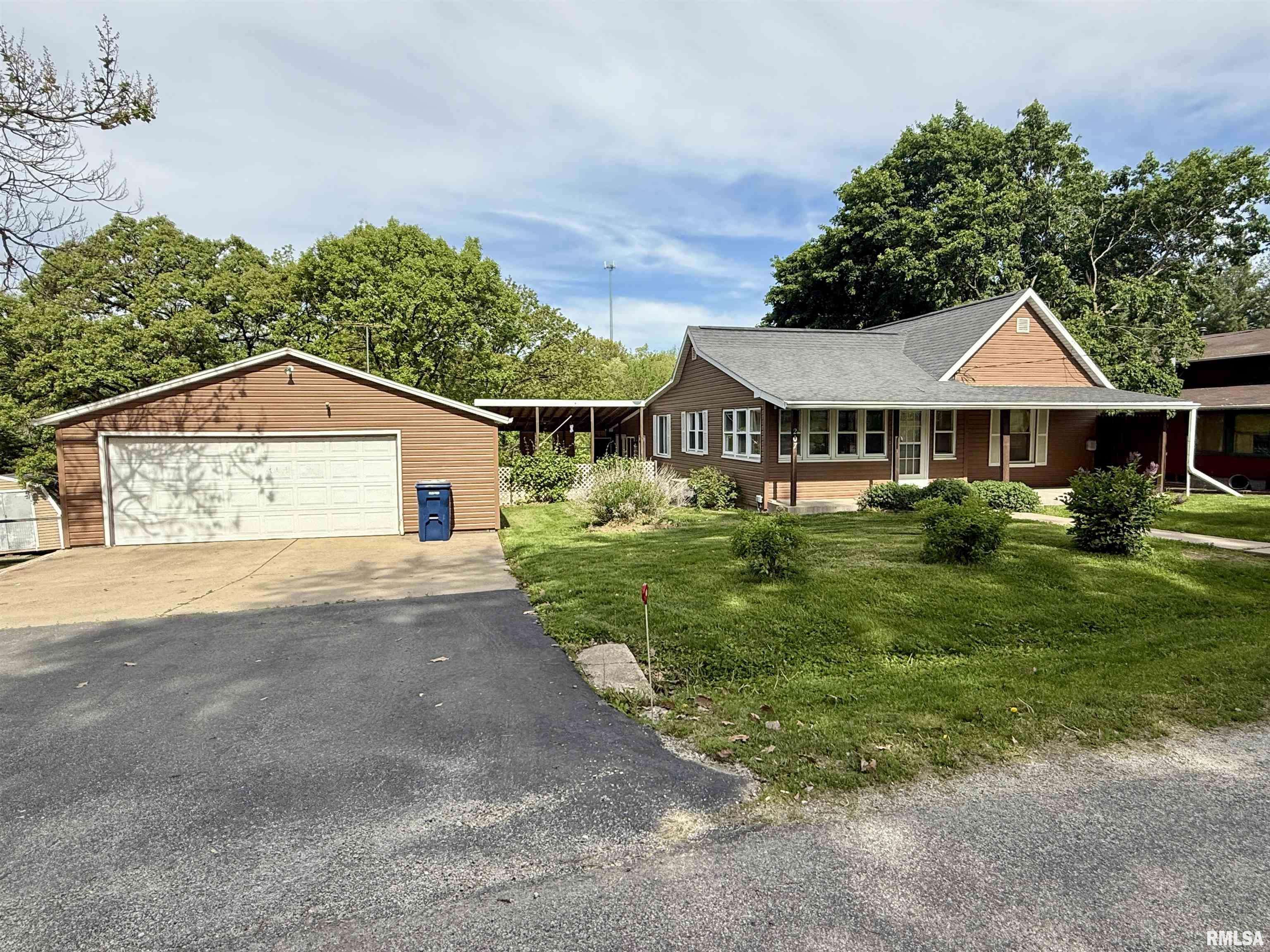 207 Bailey AVE, East Galesburg, IL 61430