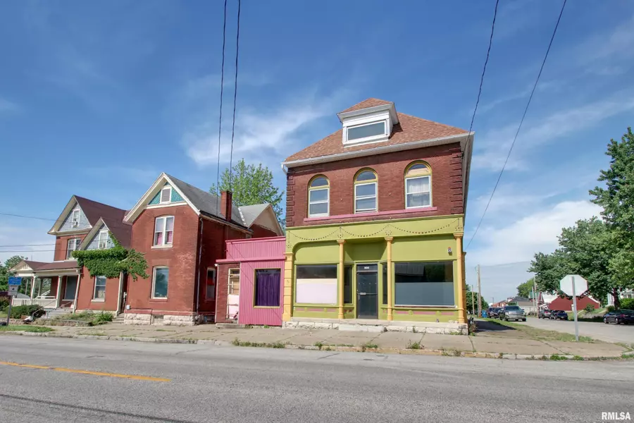 800 S 8TH ST, Quincy, IL 62301