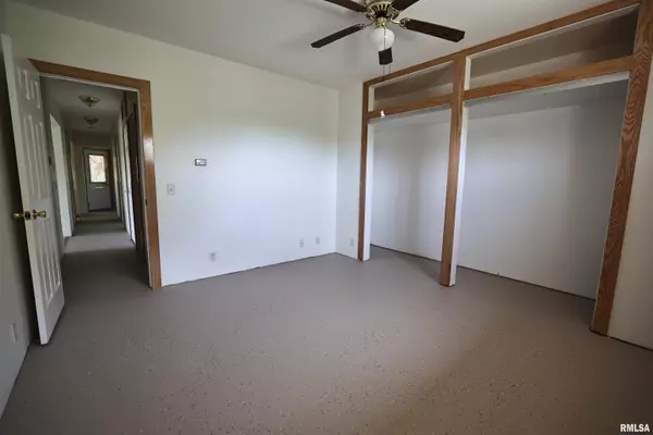 Lewistown, IL 61542,15937 E HIGHWAY 24 HWY