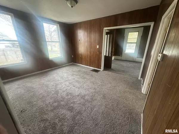 Galesburg, IL 61401,859 MULBERRY ST