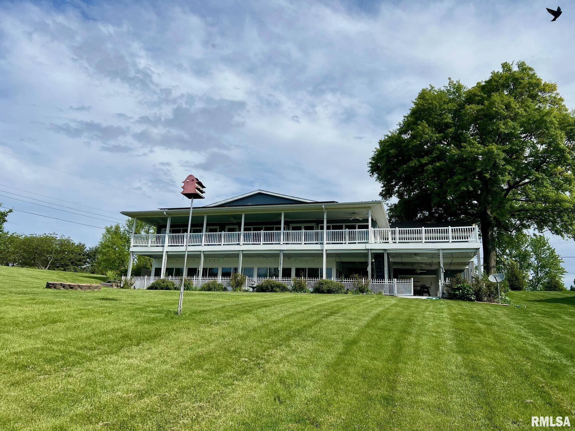 121 NORTH SHORE DR,  Petersburg,  IL 62675