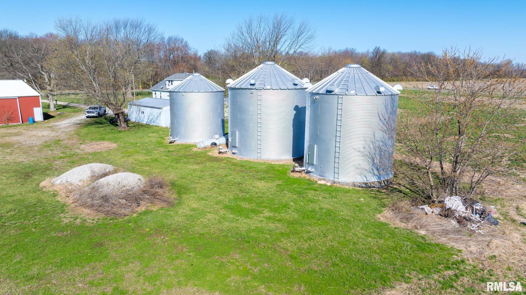 Carlyle, IL 62231,20040 Boulder RD