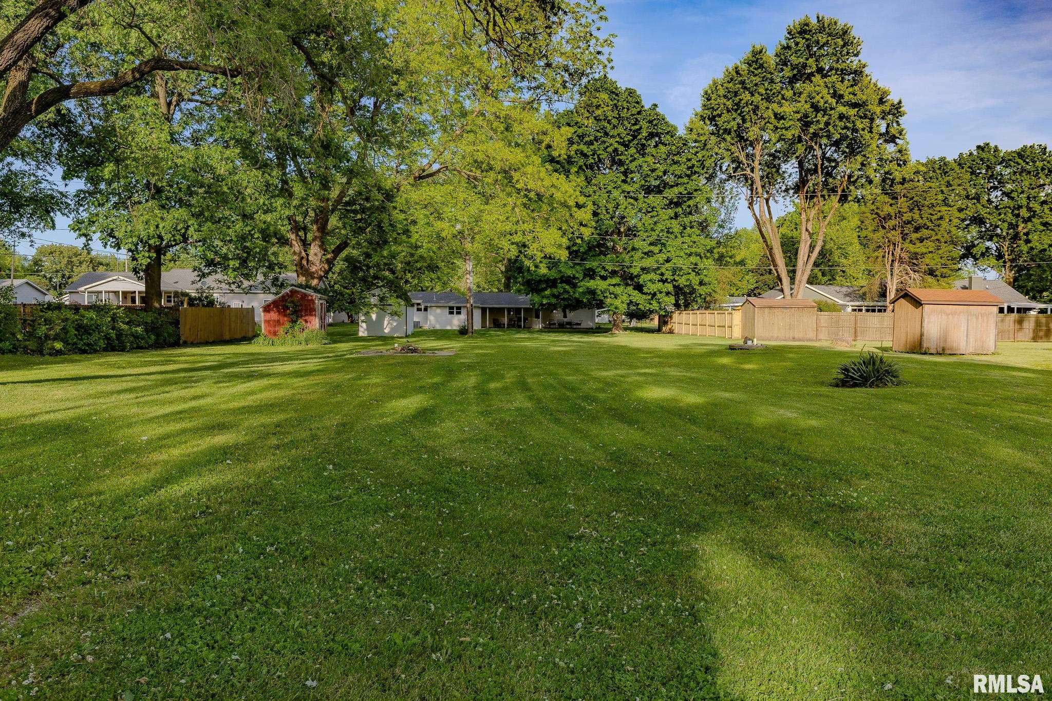 Carlinville, IL 62626-1237,Loomis LN