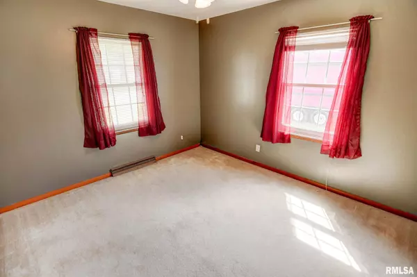 Assumption, IL 62510,206 W NORTH ST