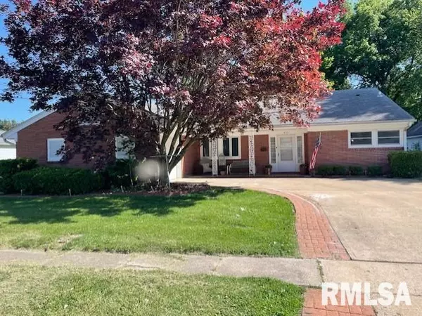 413 W GRANT ST, Pittsfield, IL 62363