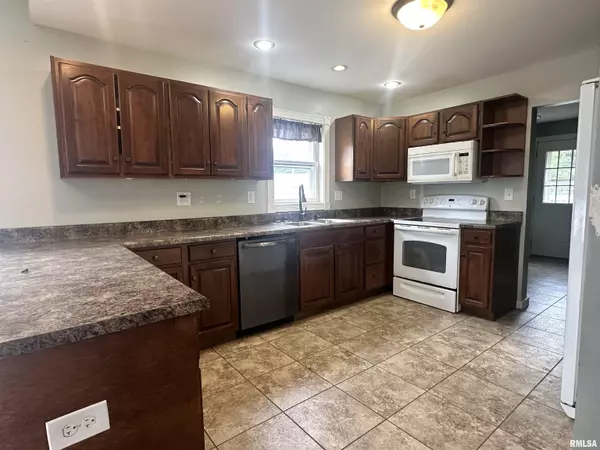 Mendon, IL 62351-1128,335 E SOUTH ST