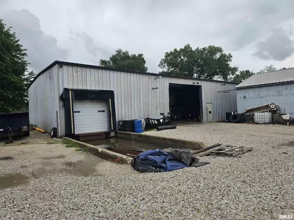 Galesburg, IL 61401,945 MONMOUTH BLVD