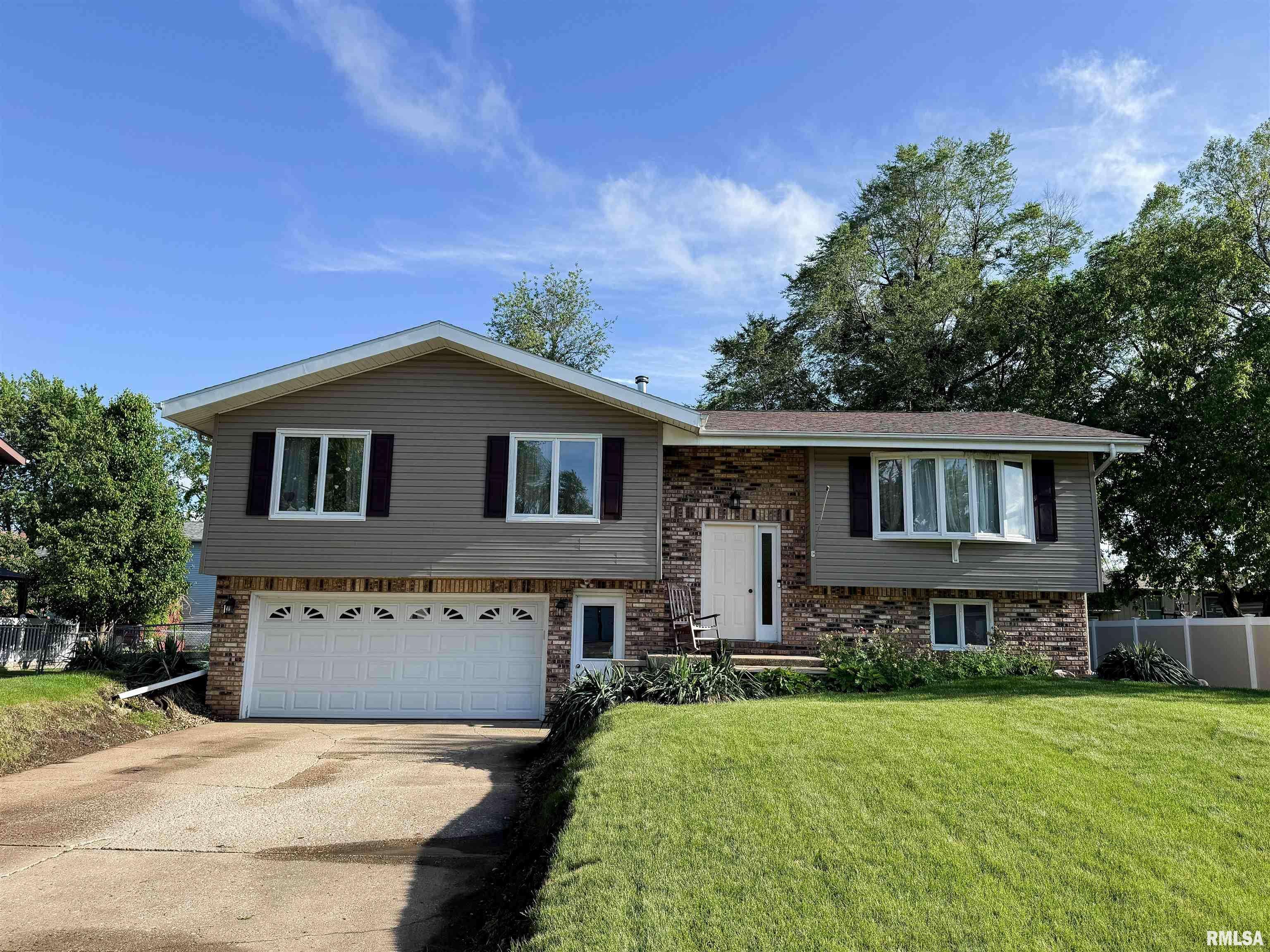 1666 Outrigger RD, Galesburg, IL 61401