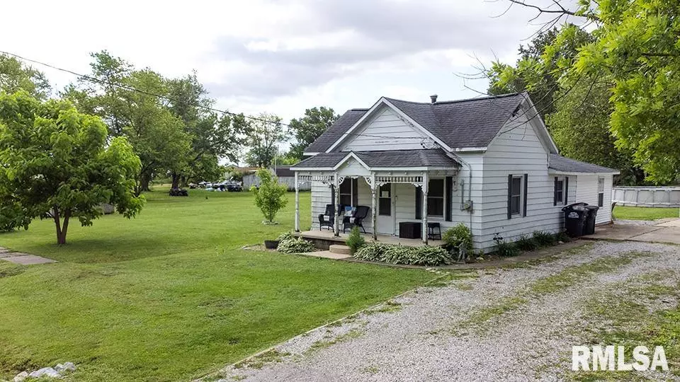 607 E 3RD ST, Kinmundy, IL 62854