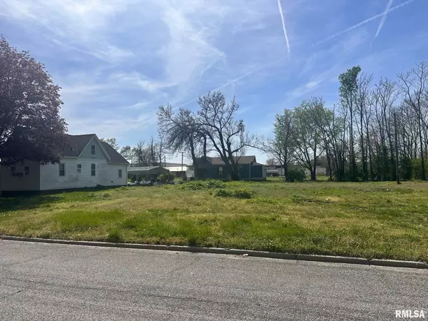 607 N EAST ST, Jacksonville, IL 62650