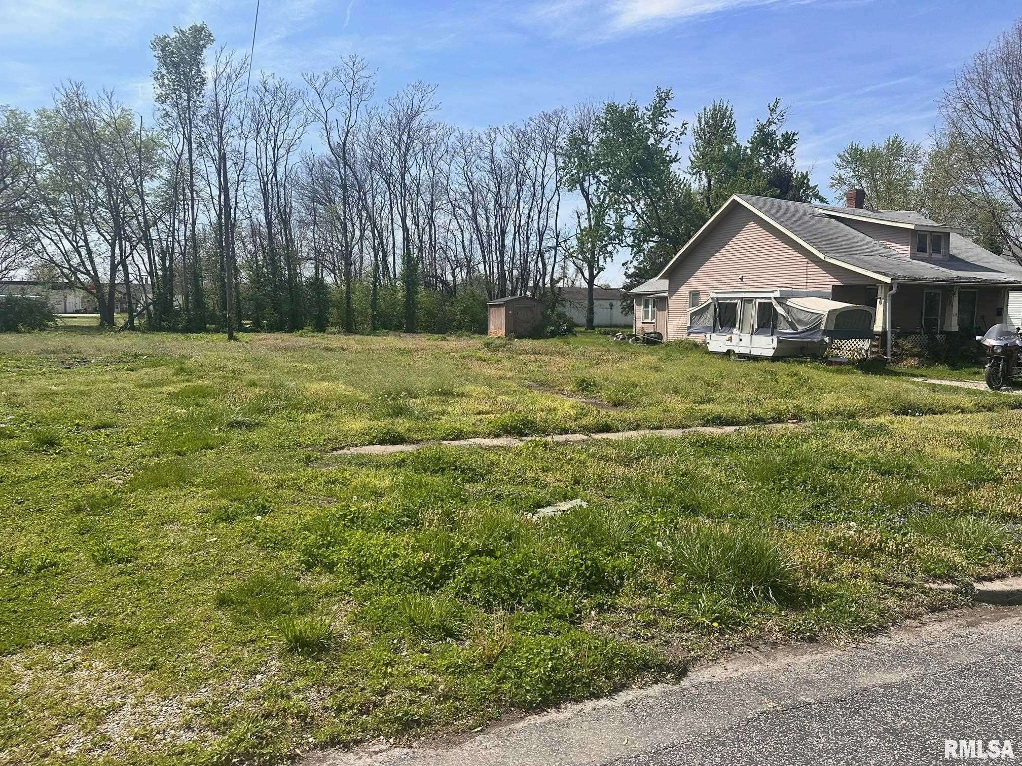 617 N EAST ST, Jacksonville, IL 62650