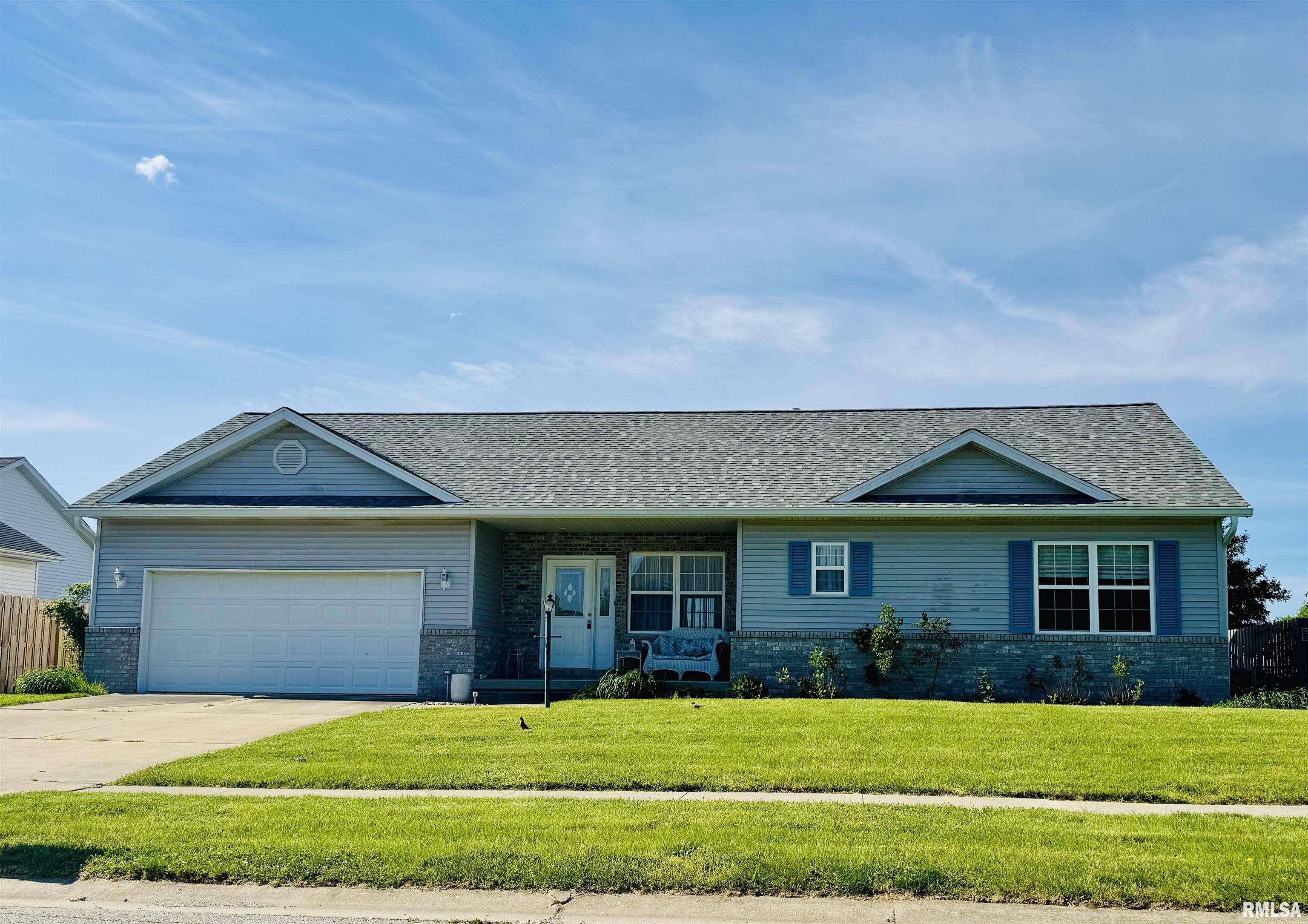 304 Podres LN, Chatham, IL 62629