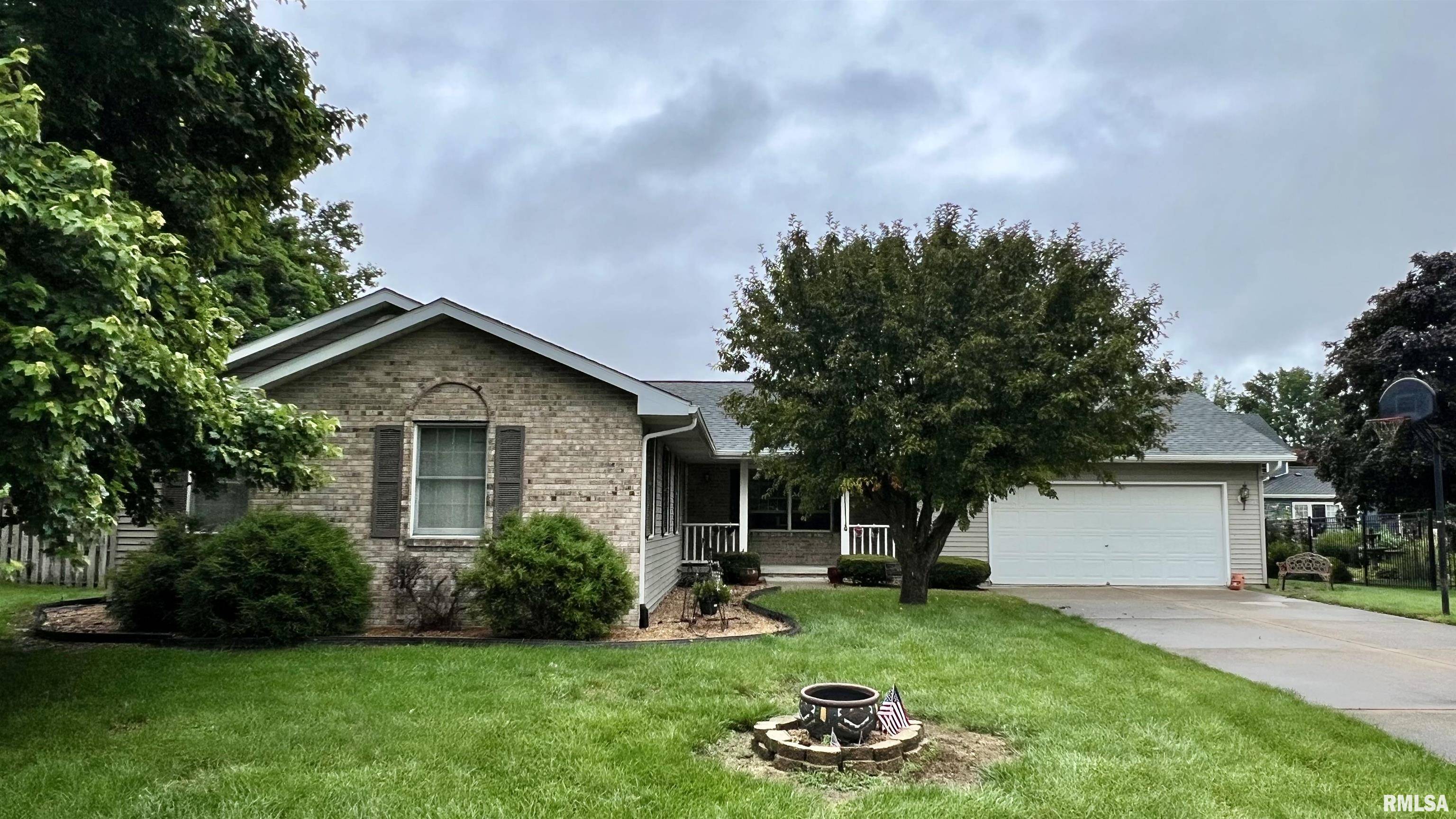 513 RICHMOND DR, Chatham, IL 62629