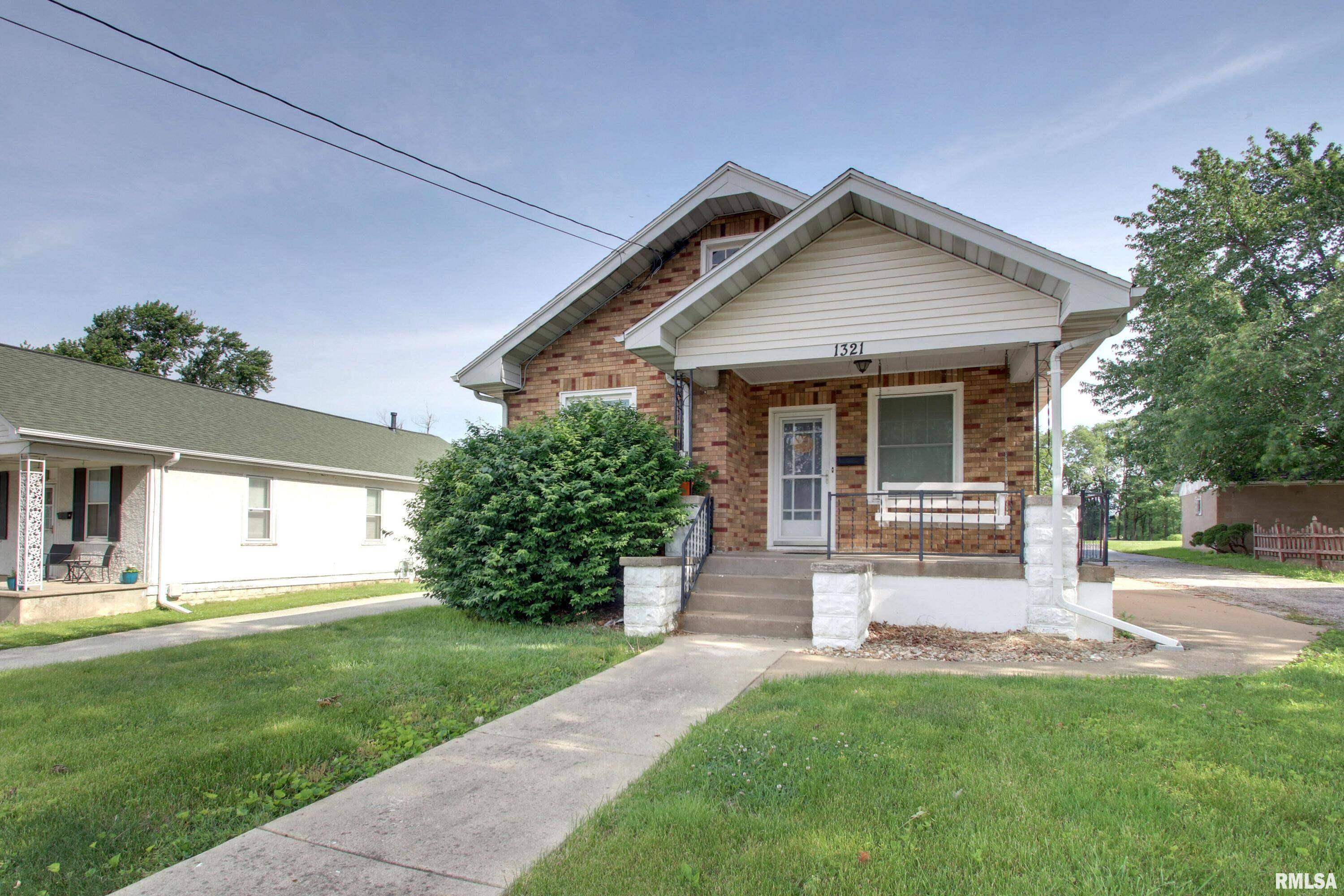 1321 LOCUST ST, Quincy, IL 62301