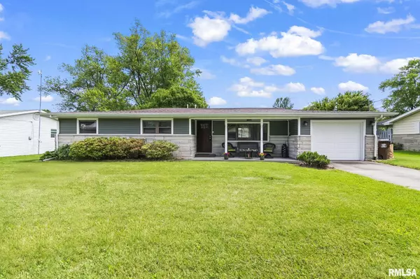 1100 MADISON ST, Pawnee, IL 62558