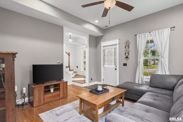 Auburn, IL 62615,910 W VAN BUREN ST