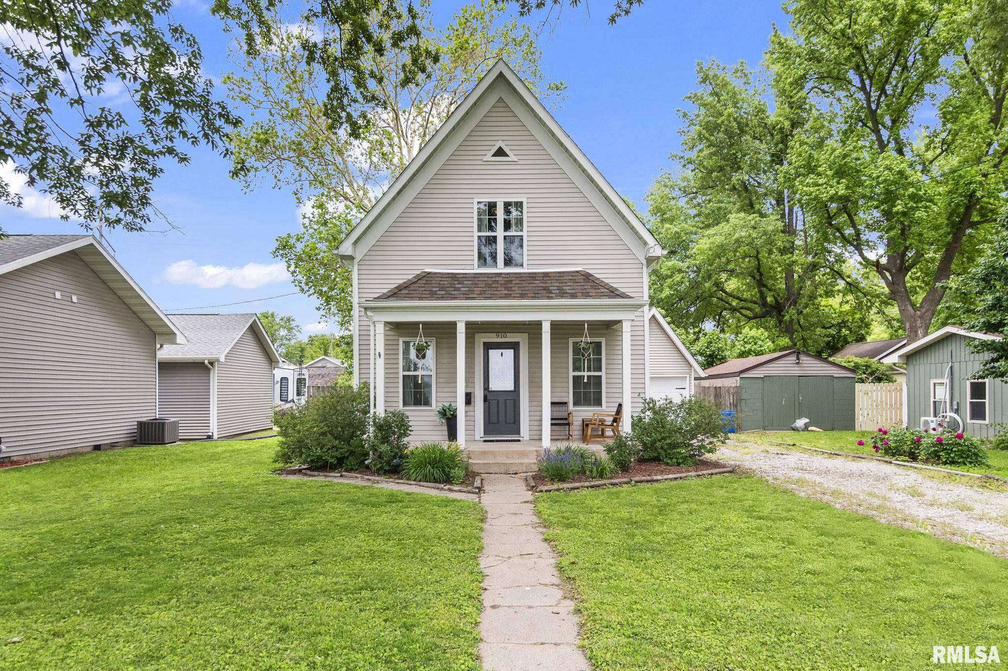 910 W VAN BUREN ST, Auburn, IL 62615