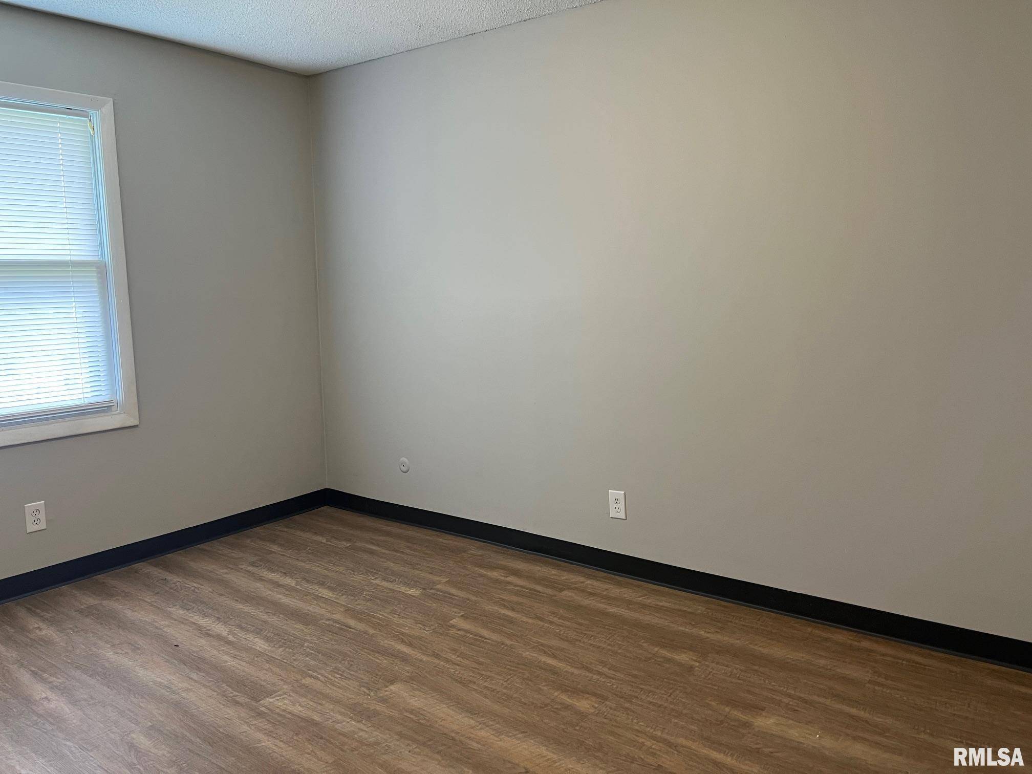 Springfield, IL 62703,110 W LAKESHORE DR #21