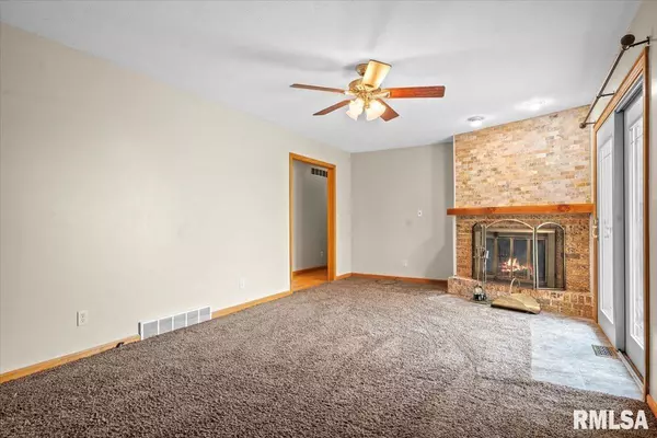 Auburn, IL 62615,3 OAKWOOD LN