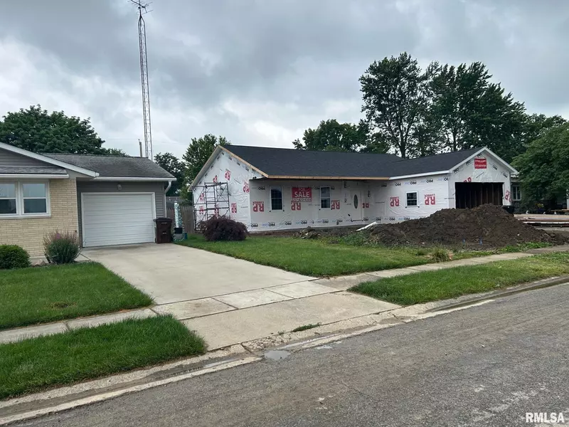 910 E Heights AVE, Taylorville, IL 62568