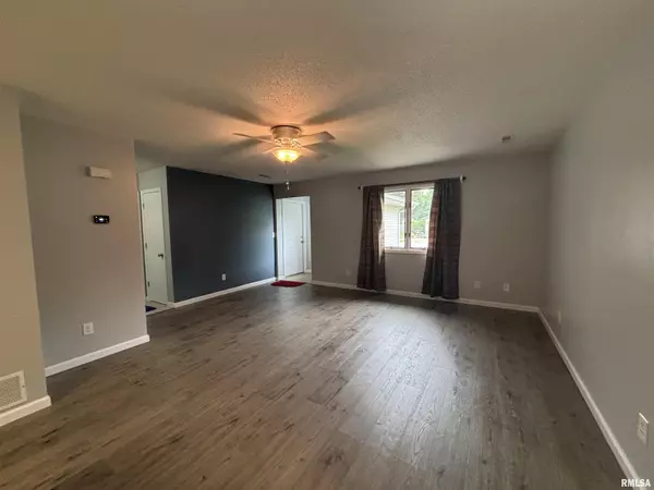 Auburn, IL 62615,114 S SANGAMON ST